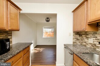 1952 Kennedy Dr-Unit -T3 in McLean, VA - Foto de edificio - Building Photo