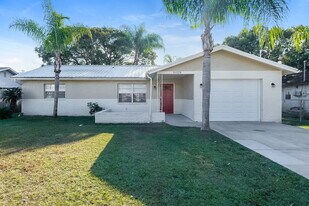 16328 Caribbean Ct in Hudson, FL - Building Photo
