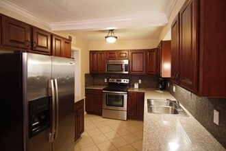 6419 NW 63rd St in Warr Acres, OK - Building Photo - Building Photo