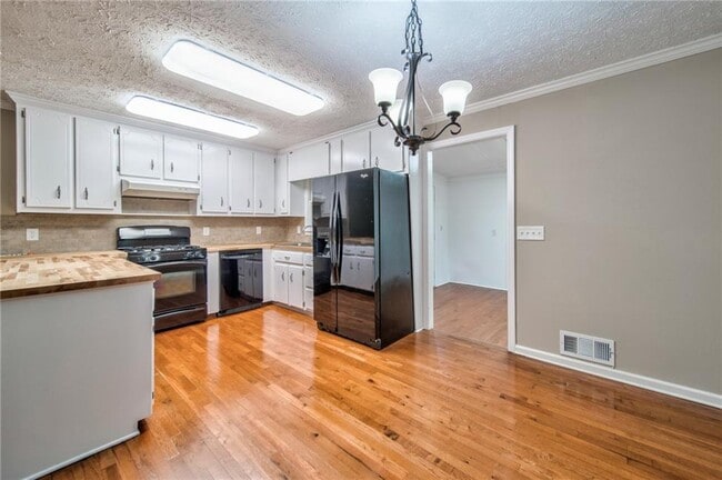 216 Cedar Valley Ct in Canton, GA - Building Photo - Building Photo