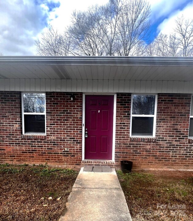 412 Killian Ave in Mount Holly, NC - Building Photo
