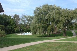Walnut Hills in Kentwood, MI - Building Photo - Building Photo
