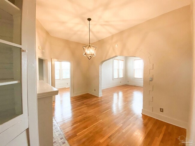 property at 1724 E La Rua St