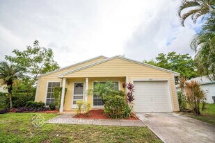 8447 Red Wagon Ln in Boca Raton, FL - Building Photo