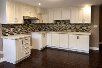 116 Harbourtown Crescent in Brampton, ON - Building Photo - Building Photo