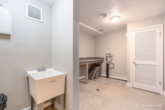 7600 W Lawrence Ave, Unit 2 in Harwood Heights, IL - Building Photo - Building Photo