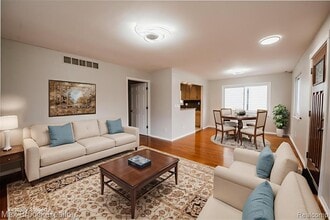 5528 Sunnycrest Dr in West Bloomfield Township, MI - Building Photo - Building Photo