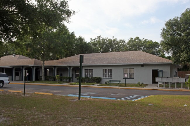 Westside Village Apartments in Plant City, FL - Foto de edificio - Building Photo