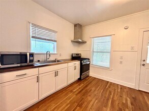 1205 Leona St in Austin, TX - Building Photo - Building Photo