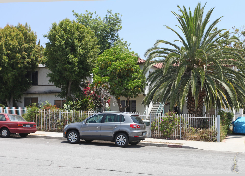 224 E Cedar Ave in Burbank, CA - Building Photo