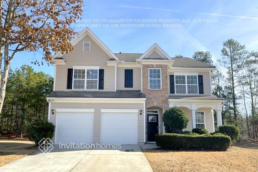 8920 Crest View Cir in Union City, GA - Foto de edificio