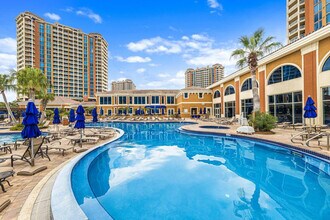 5 Portofino Dr in Pensacola Beach, FL - Foto de edificio - Building Photo