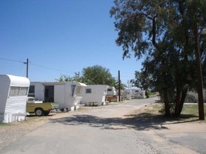 Shady Elms Mobile Home Park in Twentynine Palms, CA - Foto de edificio - Building Photo