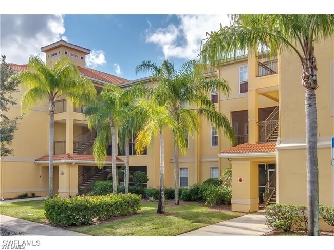23500 Walden Center Dr in Estero, FL - Building Photo - Building Photo