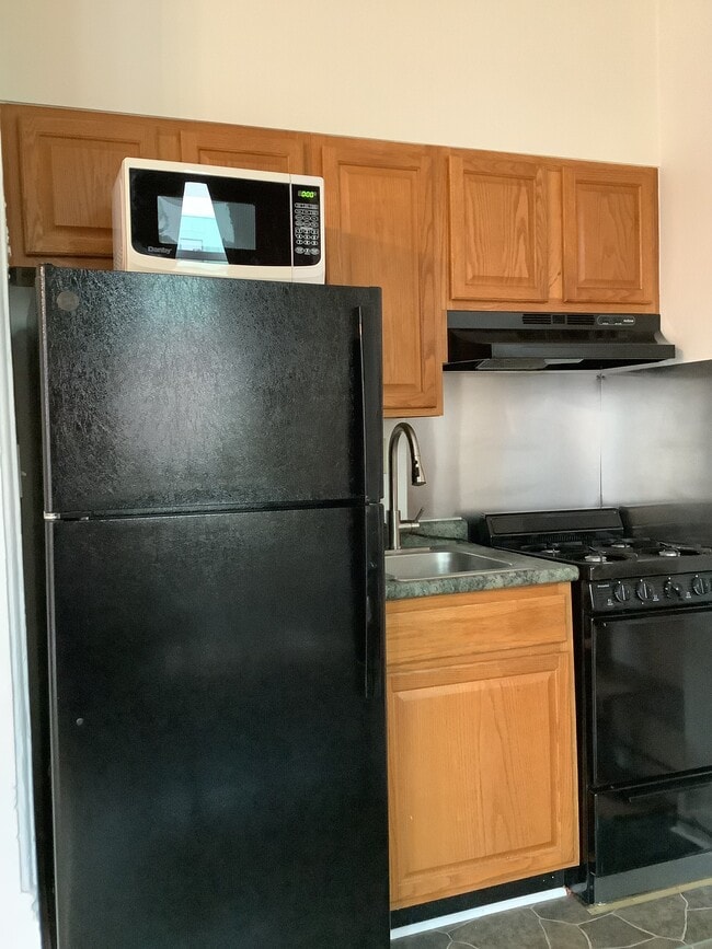 943 M St NW, Unit Studio #3 in Washington, DC - Building Photo - Building Photo