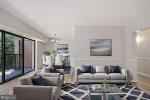 11659 Stoneview Square in Reston, VA - Building Photo