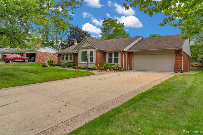 36939 Heatherton Dr in Farmington, MI - Building Photo - Building Photo