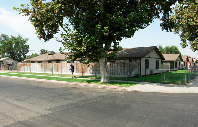 148 W Amador St in Fresno, CA - Building Photo - Building Photo