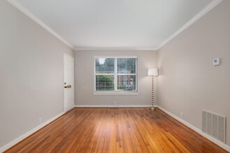 2504 Mountain Brook Cir in Mountain Brook, AL - Building Photo - Building Photo
