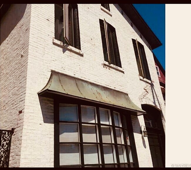 60 Elmwood Ave in Buffalo, NY - Building Photo - Building Photo