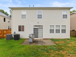 120 Milpass Dr in Holly Springs, NC - Foto de edificio - Building Photo