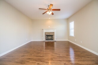 8005 Lakota Ct in Spring Hill, TN - Foto de edificio - Building Photo