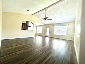 1602 Dixie Hollow St in Pearland, TX - Building Photo - Building Photo