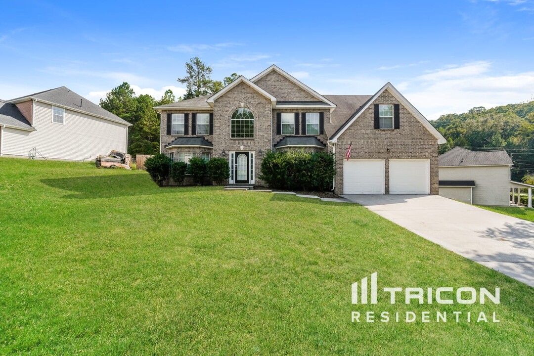 1913 Boulder Gate Dr in Ellenwood, GA - Foto de edificio