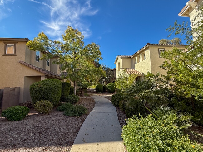 2771 N Saramano Ln in Tucson, AZ - Foto de edificio - Building Photo