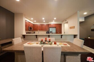 14412 Killion St in Los Angeles, CA - Building Photo - Building Photo