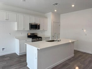 6053 E Robinson Ave in Fresno, CA - Foto de edificio - Building Photo
