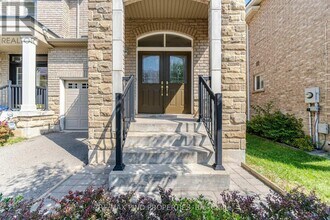 2371 Baronwood Dr in Oakville, ON - Building Photo - Building Photo