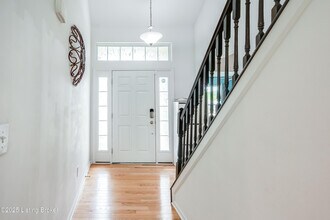 1041 Autumn Crest Ln in Louisville, KY - Foto de edificio - Building Photo