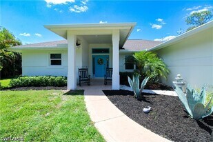 721 Logan Blvd S in Naples, FL - Building Photo
