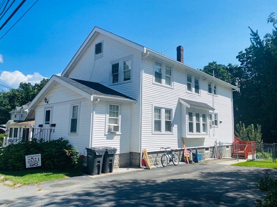 7 Liberty Ln in Dedham, MA - Foto de edificio