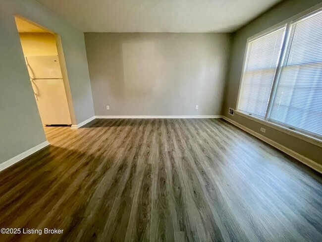 8113 Clematis Ln in Louisville, KY - Building Photo - Building Photo