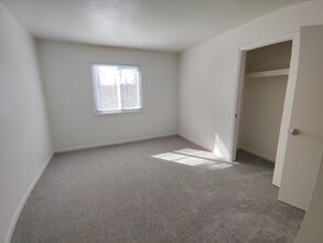 600 Reusens Rd, Unit D38 in Lynchburg, VA - Foto de edificio - Building Photo