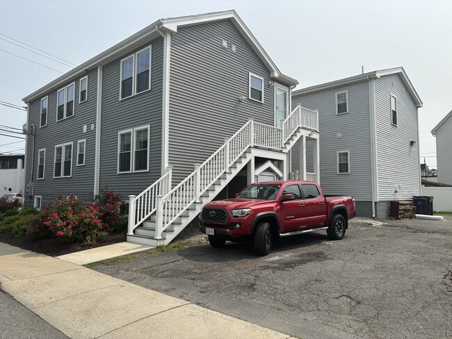 160 Bow St, Unit 2 in Everett, MA - Building Photo - Building Photo