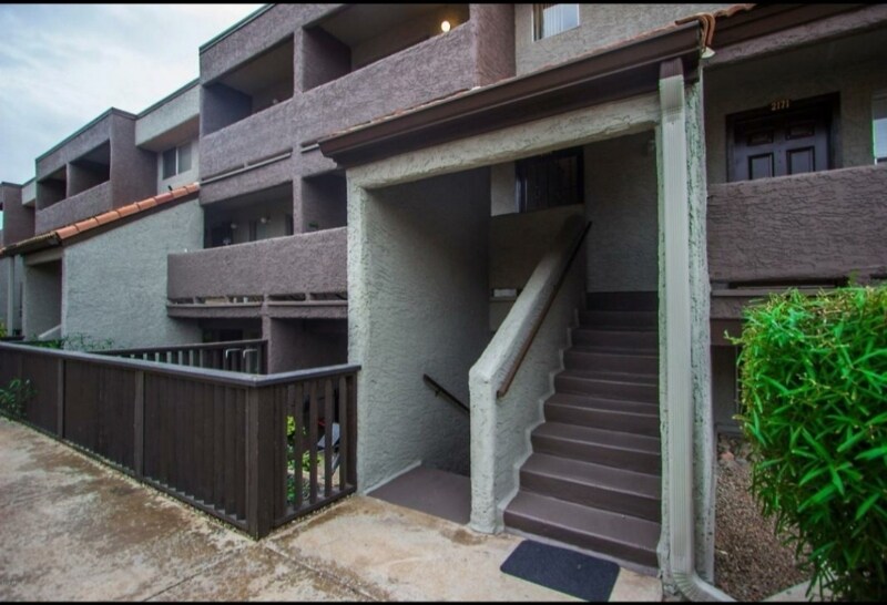 1645 W Baseline Rd in Mesa, AZ - Foto de edificio
