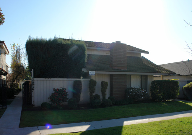 4412-4418 Green Ave in Los Alamitos, CA - Foto de edificio - Building Photo