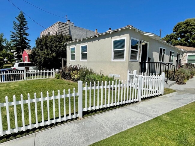 834 Penn St in El Segundo, CA - Building Photo - Building Photo