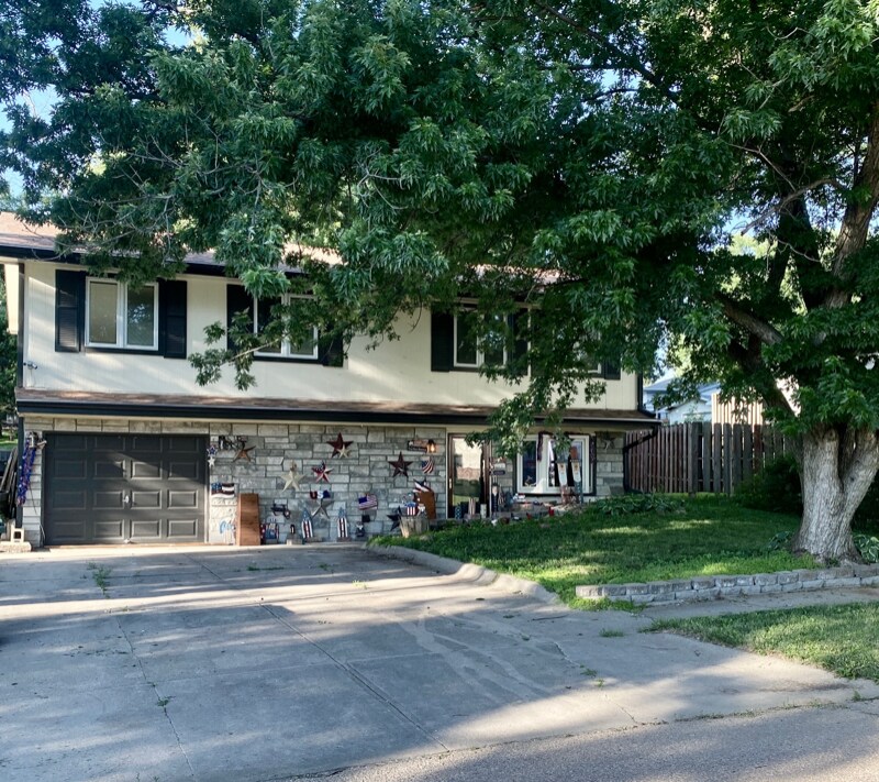 1008 Westdale Ln in Wahoo, NE - Building Photo