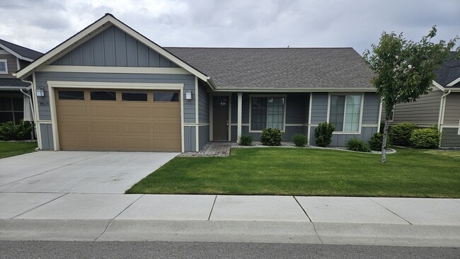 property at 7691 N Coneflower St
