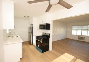 14115 Gilmore St in Los Angeles, CA - Building Photo