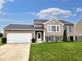 908 Christian Ave in Vicksburg, MI - Building Photo