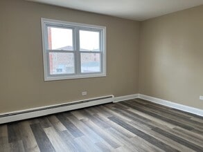 6330 W 99th Pl in Oak Lawn, IL - Building Photo - Building Photo