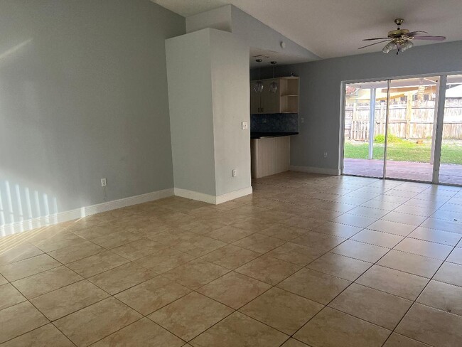 17185 SW 145th Ave in Miami, FL - Building Photo - Building Photo