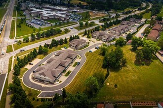 2 Bed / 2 Bath Sterling Heights Townhome - in Sterling Heights, MI - Foto de edificio - Building Photo