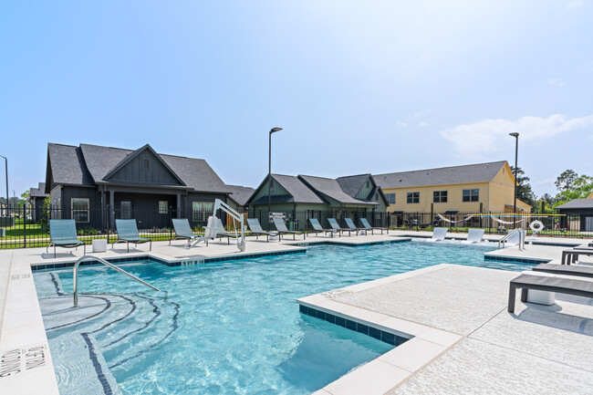 The Everstead at Conroe in Conroe, TX - Foto de edificio - Building Photo