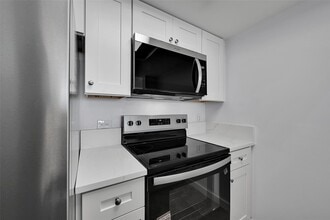 1690 SW 27th Ave, Unit 604 in Miami, FL - Building Photo - Building Photo